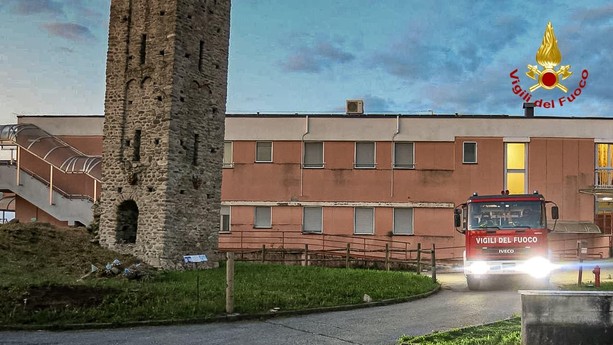 Brucia nel cuore della notte una struttura ricettiva a Rivarolo: un morto