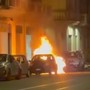 Un'auto esplode nella notte, momenti di paura in via Di Nanni Un'auto esplode nella notte, momenti di paura in via Di Nanni