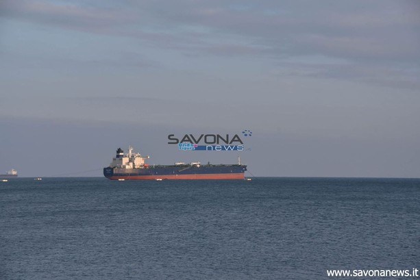 &quot;Giallo&quot; Seajewel, la nave lascia Savona: trovati frammenti di ordigni a galla e sul fondale