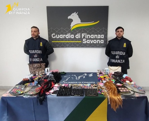 Blitz della Guardia di Finanza: sequestrati oltre 18mila articoli non sicuri