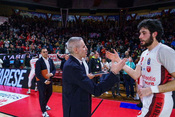 NAPOLI-VARESE, la diretta. Un'altra sfida decisiva per le velleità biancorosse