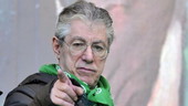 Addio a Umberto Bossi, il senatur che ha cambiato la politica italiana. Lutto anche nella Lega astigiana Addio a Umberto Bossi, il senatur che ha cambiato la politica italiana. Lutto anche nella Lega astigiana