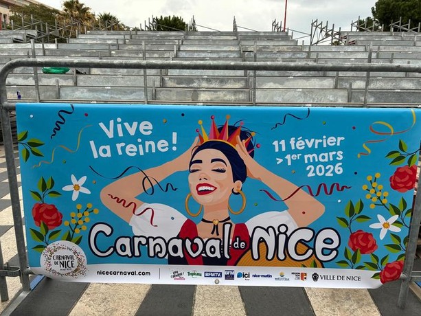Carnevale di Nizza 2026, partono i preparativi: tribune in montaggio e biglietti già in vendita
