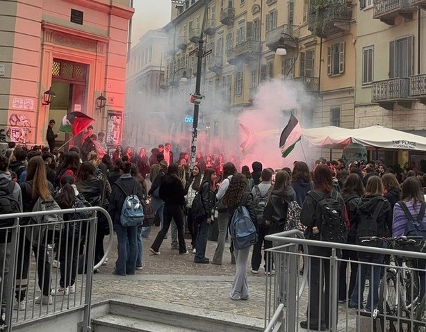 Dalle scuole occupate al corteo di venerdì: giorni &quot;caldi&quot; a Torino, aspettando Jeff Bezos e Ursula Von der Leyen