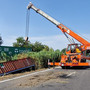 Camion rimosso dalla tangenziale di Alba, ma la carreggiata resta chiusa: divelte 120 metri di barriere Camion rimosso dalla tangenziale di Alba, ma la carreggiata resta chiusa: divelte 120 metri di barriere