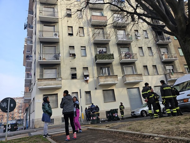 Edificio in fiamme in strada del Fortino, tra i proprietari degli alloggi anche il "Ras delle soffitte"