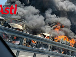 Grave incidente sull'autostrada A21 tra due mezzi pesanti. Prende fuoco una bisarca, morto il conducente [VIDEO]