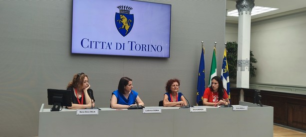 Dina Alberizia a Torino racconta i duri giorni della detenzione in Libia: "Non sapevamo cosa stava succedendo" Dina Alberizia a Torino racconta i duri giorni della detenzione in Libia: "Non sapevamo cosa stava succedendo"