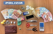 Droga nascosta tra le siepi e sugli alberi nei giardini delle Trincee: due gli arrestati