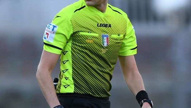 Aggredito un arbitro di 17 anni durante una partita Under 18. La questora Di Donato: “Non devono sentirsi soli” Aggredito un arbitro di 17 anni durante una partita Under 18. La questora Di Donato: “Non devono sentirsi soli”