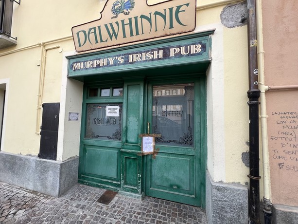 Chiuso l'Irish Pub, il titolare: "L'unico a pagare per quello che succede in piazza Boves sono io" Chiuso l'Irish Pub, il titolare: "L'unico a pagare per quello che succede in piazza Boves sono io"