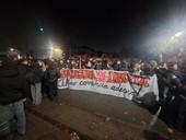 Askatasuna sotto sequestro, la piazza risponde: cori, bandiere, accuse al governo e al sindaco Askatasuna sotto sequestro, la piazza risponde: cori, bandiere, accuse al governo e al sindaco