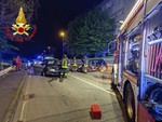 FOTO. Violento schianto tra due auto in via Rodari: due persone portate al pronto soccorso