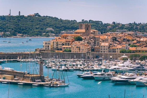 Vertice Francia-Italia in Costa Azzurra: Macron incontra Meloni ad Antibes