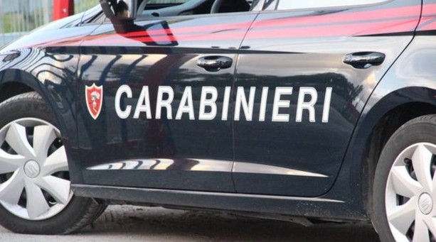 Botte, minacce e maltrattamenti su moglie e figli: 45enne arrestato dai carabinieri Botte, minacce e maltrattamenti su moglie e figli: 45enne arrestato dai carabinieri