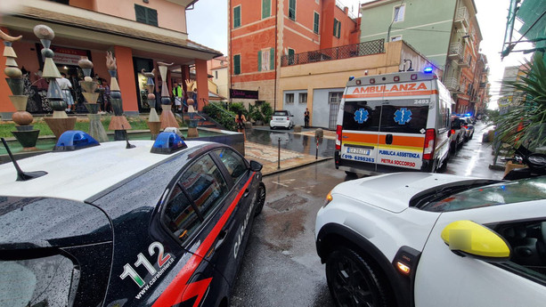 Loano, tragedia sul lavoro in via Stella: precipita da un ponteggio, morto un operaio quarantenne