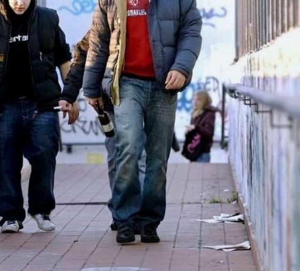 Dal Daspo per i disordini sui treni allo spaccio di droga: a processo il "capo della baby gang" di Ceva