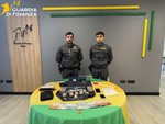 Varese, scoperto dalla Guardia di Finanza con 15 panetti di hashish