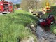 Auto si ribalta e finisce nel torrente: paura lungo la statale della Valganna