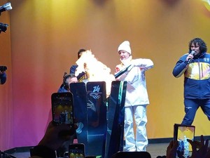 La Fiamma Olimpica è arrivata a Cuneo: il braciere  illumina piazza Galimberti [FOTO e VIDEO]