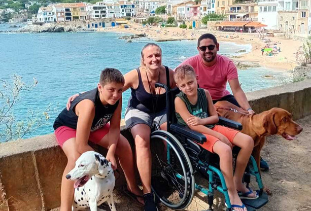 “Sogni in cammino”: da Gemonio il viaggio di speranza di una famiglia colpita da una malattia genetica rara: «E' importante non rimandare la felicità»