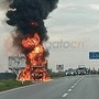 A fuoco un mezzo pesante carico di galline sulla provinciale 662 tra Roreto e Marene A fuoco un mezzo pesante carico di galline sulla provinciale 662 tra Roreto e Marene