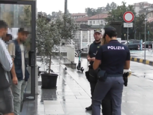 VIDEO. Controlli delle forze dell'ordine in zona stazioni ferroviarie di Varese: due persone denunciate per ricettazione