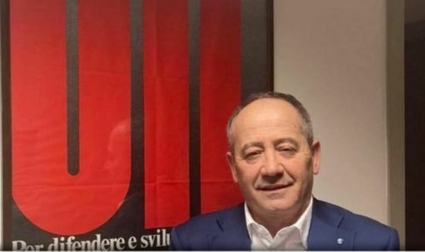 La Uil Varese: «Mentre lo Stato incassa la tassa dei frontalieri, i lavoratori locali aspettano ancora il premio di frontiera» La Uil Varese: «Mentre lo Stato incassa la tassa dei frontalieri, i lavoratori locali aspettano ancora il premio di frontiera»