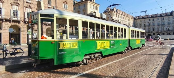 Torino lancia il tram turistico "Tram e Zino", ma i disabili restano a terra Torino lancia il tram turistico "Tram e Zino", ma i disabili restano a terra