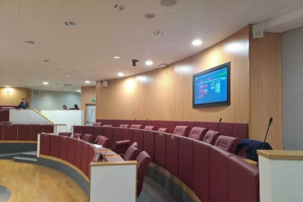 Approvata la riforma della sanità, ma solo con i voti del centrodestra: le opposizioni fuori dall’aula in segno di protesta Approvata la riforma della sanità, ma solo con i voti del centrodestra: le opposizioni fuori dall’aula in segno di protesta