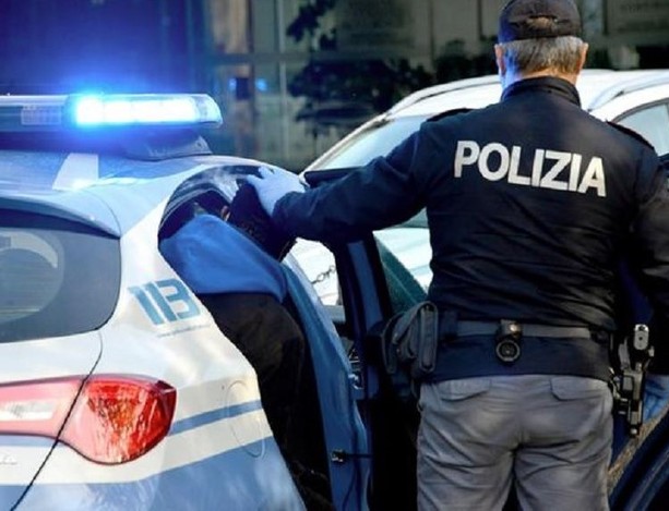 Sarà espulso dall'Italia lo straniero arrestato dopo aver baciato una bimba di tre anni fuori da un asilo di Cardano Sarà espulso dall'Italia lo straniero arrestato dopo aver baciato una bimba di tre anni fuori da un asilo di Cardano
