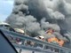 Schianto terribile tra due camion sulla Torino-Piacenza. Prende fuoco una bisarca, morto il conducente Schianto terribile tra due camion sulla Torino-Piacenza. Prende fuoco una bisarca, morto il conducente