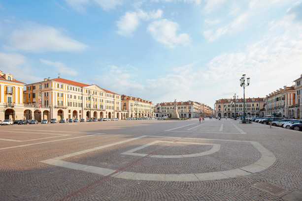 Piazza Galimberti: Vincenzo Pellegrino lancia la suggestione di un parcheggio interrato su due piani Piazza Galimberti: Vincenzo Pellegrino lancia la suggestione di un parcheggio interrato su due piani