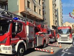 Incendio in un appartamento in via Torino, uomo intubato e trasferito al Centro Ustionati del San Martino Incendio in un appartamento in via Torino, uomo intubato e trasferito al Centro Ustionati del San Martino