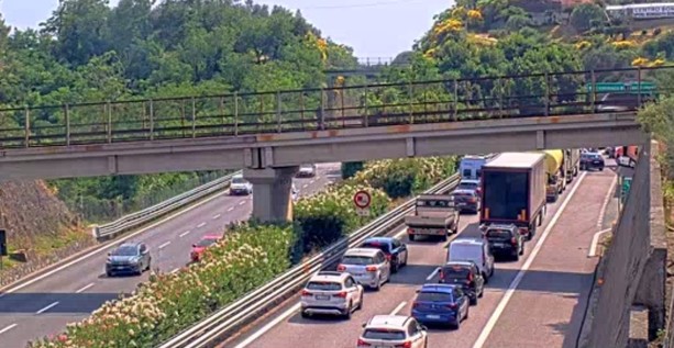 Incidente sulla A10 tra Celle e Albisola: soccorsi mobilitati, traffico in tilt Incidente sulla A10 tra Celle e Albisola: soccorsi mobilitati, traffico in tilt