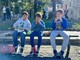 Cucina da incubo, i bambini dell'istituto Tommaso pranzano in piazza per protestare contro il servizio mensa