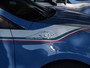 Dopo aver svaligiato un'auto, tenta di camuffarsi cambiandosi la t-shirt ma è tradito dai tatuaggi: arrestato
