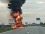 A fuoco un mezzo pesante carico di galline sulla provinciale 662 tra Roreto e Marene A fuoco un mezzo pesante carico di galline sulla provinciale 662 tra Roreto e Marene