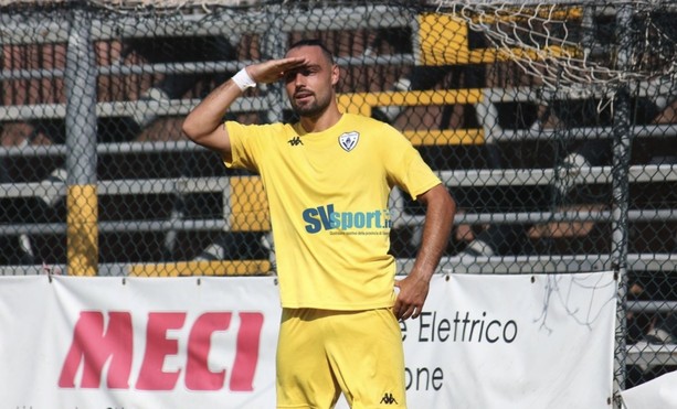 Calcio, Celle Varzze. Donaggio racconta la settimana post Romentino: "Tutti zitti e con il solo obiettivo di battere la Biellese" (VIDEO) Calcio, Celle Varzze. Donaggio racconta la settimana post Romentino: "Tutti zitti e con il solo obiettivo di battere la Biellese" (VIDEO)