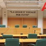 Pensionata albanese torna a casa per sei mesi e viene accusata di truffa all’Inps, ma i legali si appellano alla nuova legge del marzo 25: assolta dal Tribunale di Asti