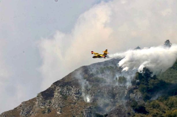 Ancora in fiamme i boschi a monte di Valdieri, roghi domati a Peveragno e Ceresole d'Alba [FOTO E VIDEO]