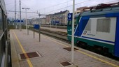 Tragedia sui binari vicino Asti e blocco della circolazione, Ferrovie fa chiarezza: "Cinque ore di blocco necessarie per i complessi rilievi giudiziari. Nessun abbandono dei viaggiatori"