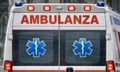 Scontro alla rotonda dell'Esselunga di Masnago, ferito un motociclista