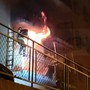 Sanremo, incendio in una palazzina popolare: uomo ubriaco appicca il fuoco, evacuati i residenti e molti intossicati (Foto e Video)