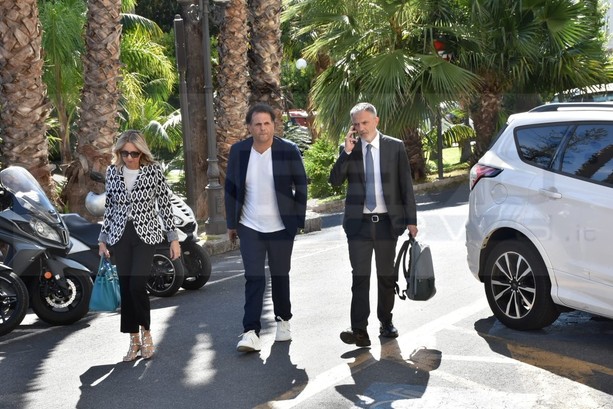 Sanremo: Rai in comune per il confronto 'definitivo' sull'affidamento del Festival, due giorni di trattative per il futuro della kermesse (Foto)