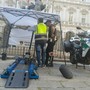 E-bike e monopattini a tutta velocità: a Torino controlli sui motori "truccati" [VIDEO]