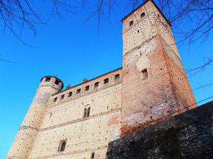 EVENTI / Domenica di Castelli Aperti in tutta la Granda. Chiude il Cuneo Music Festival, a Sampeyre c'è Arisa EVENTI / Domenica di Castelli Aperti in tutta la Granda. Chiude il Cuneo Music Festival, a Sampeyre c'è Arisa