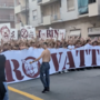 Riparte la Serie A, un migliaio di tifosi granata in corteo contro Cairo dietro lo striscione: "Vattene" Riparte la Serie A, un migliaio di tifosi granata in corteo contro Cairo dietro lo striscione: "Vattene"