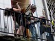 Concertino dal balconcino, artisti denunciano: "Kerosene nella nostra cantina" Concertino dal balconcino, artisti denunciano: "Kerosene nella nostra cantina"