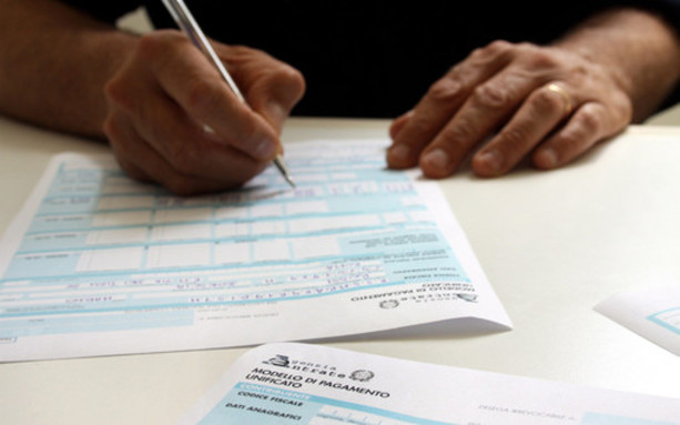 Giunta Cirio verso l'aumento dell'Irpef: i piemontesi pagheranno 70 euro in più